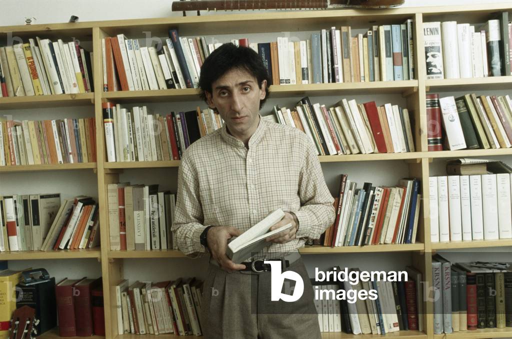Franco Battiato in front of a bookcase, Italy
