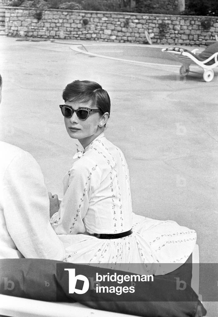 Audrey Hepburn sitting, Switzerland, Buergenstock, 1960 (b/w photo)