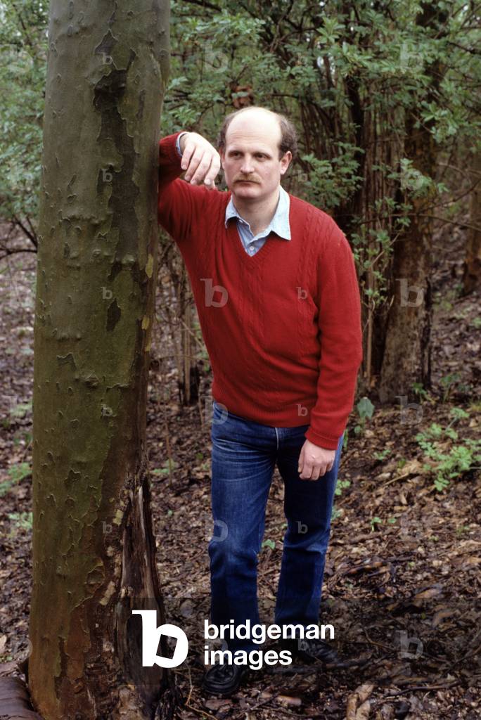Vincenzo Pardini leaning against a trunk