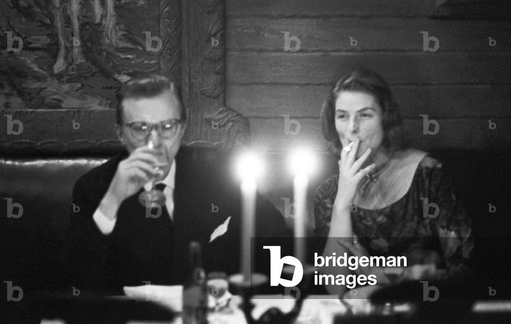 Ingrid Bergman and Lars Schmidt having a dinner, Unspecified, 1959 (b/w photo)