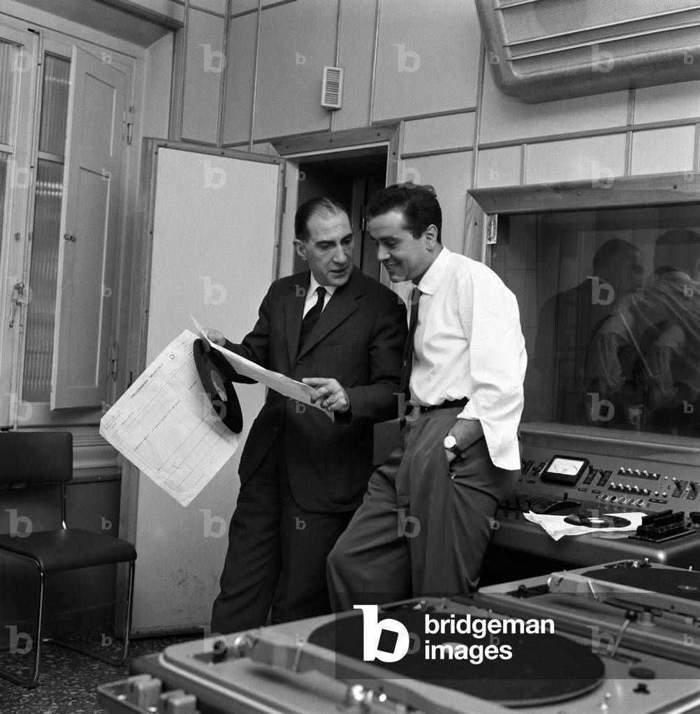 Enzo Tortora during a radio transmission