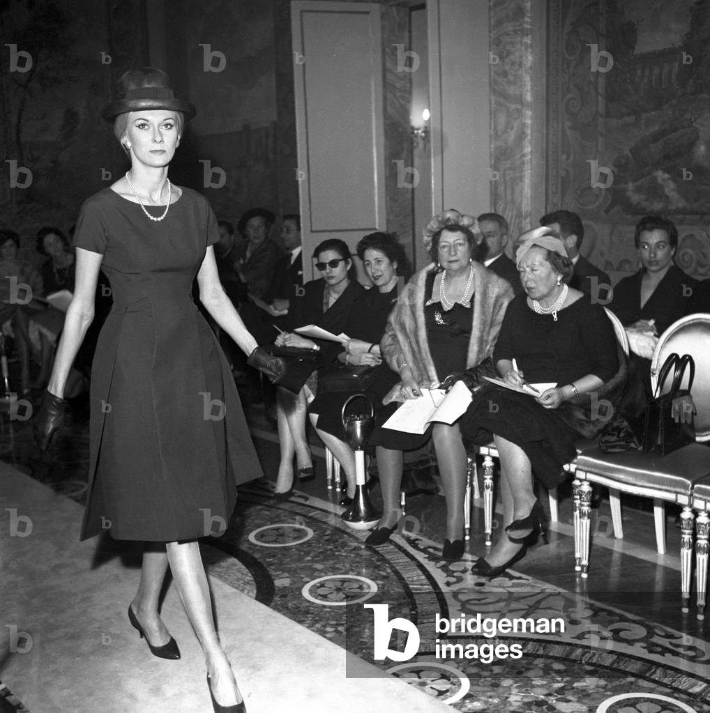 Valentino Garavani's fashion show, Italy, 1959 (b/w photo)
