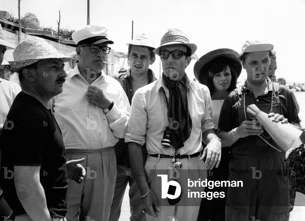Peter Sellers, Britt-Marie Ekland, Mac Ronay and Vittorio De Sica in 'After the fox', 1966 (b/w photo)