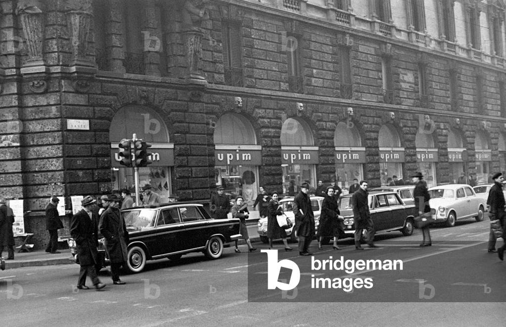 A car jumps a light at a crossing, Italy