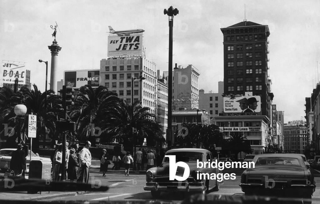 Traffic and palm trees in Los Angeles
