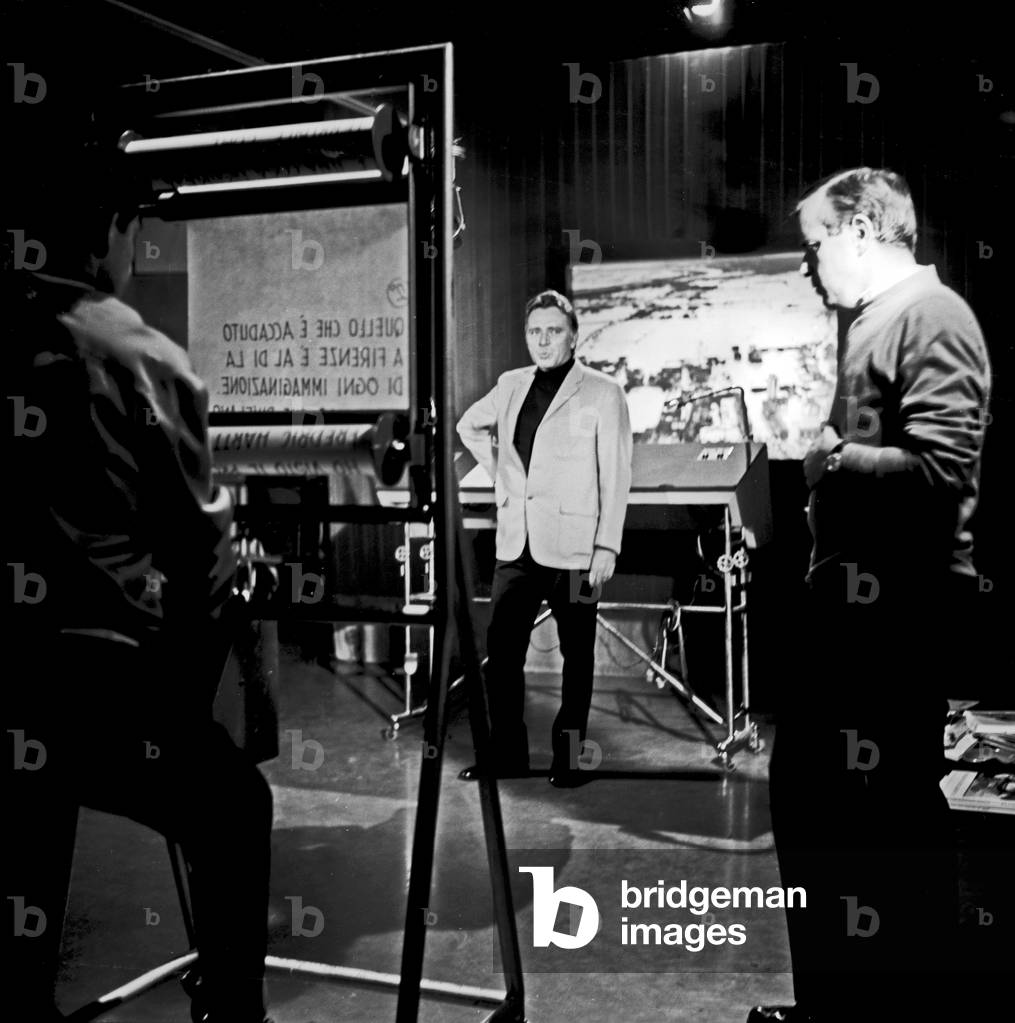 Richard Burton and Franco Zeffirelli in the dubbing room, Italy, 1966 (b/w photo)