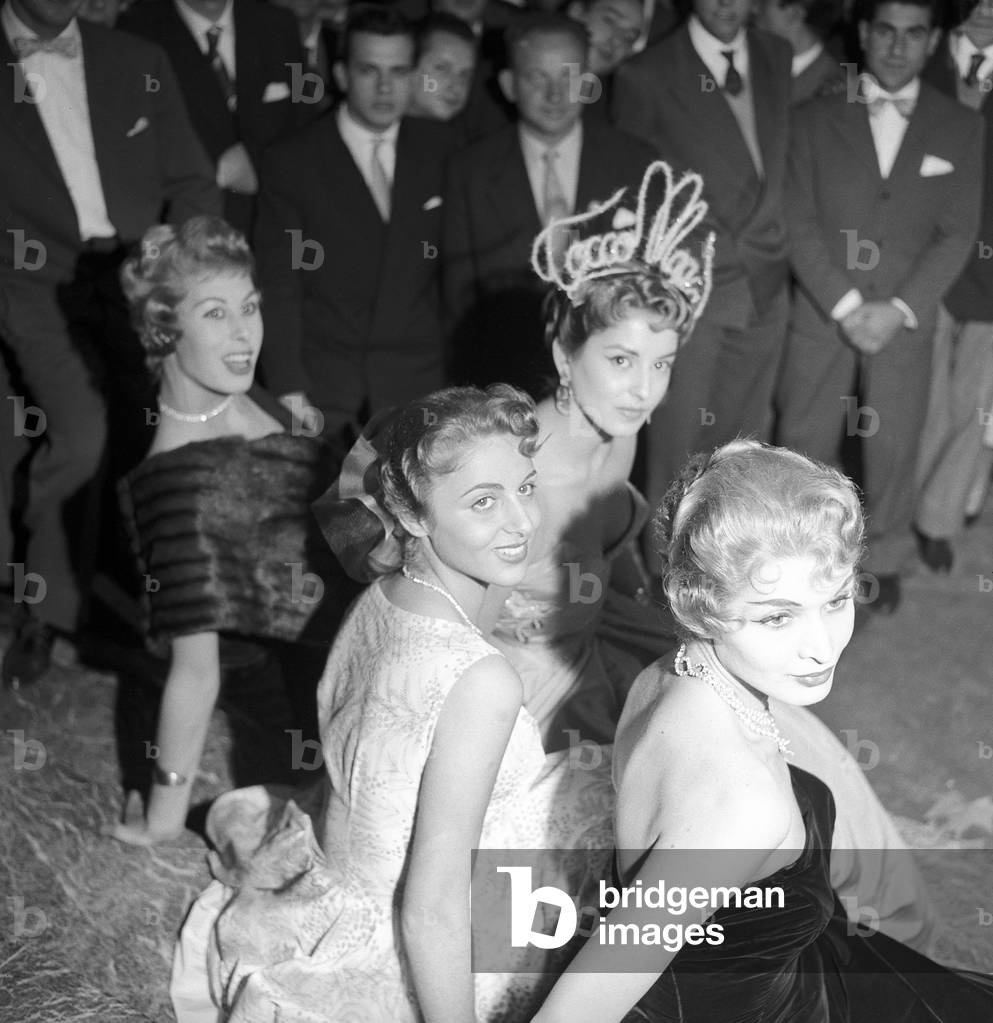 Models in Rome, Italy, 1955 (b/w photo)