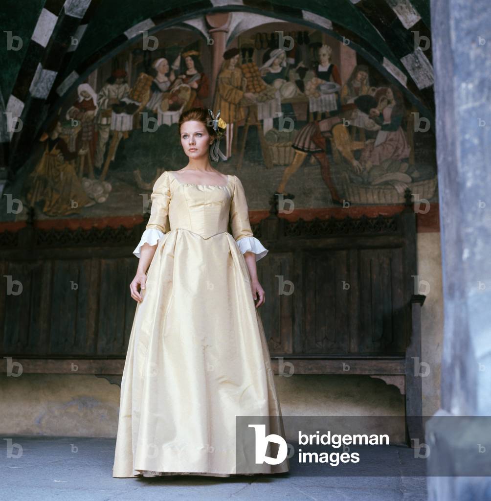 Agostina Belli wearing a stage costume,, 1975