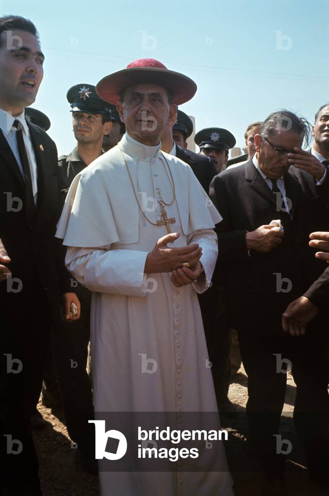 Pope Paul VI just arrived in Fatima, Portugal, 1967 (photo)