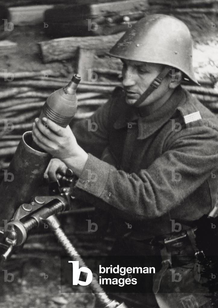 Romanian soldier loading a mortar