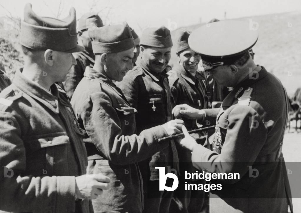 Romanian Minister of War Pantazi visiting the troops