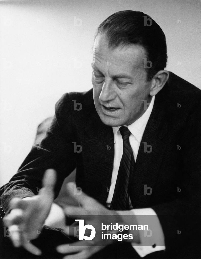 Luigi Durand de la Penne gesticulating, 1963 (b/w photo)