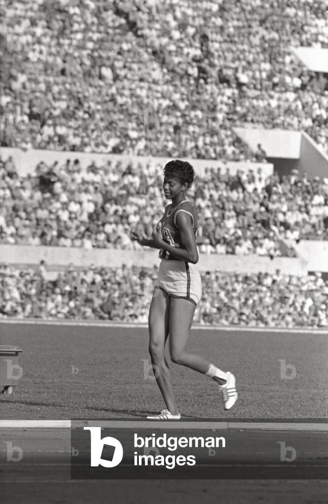 Wilma Rudolph running