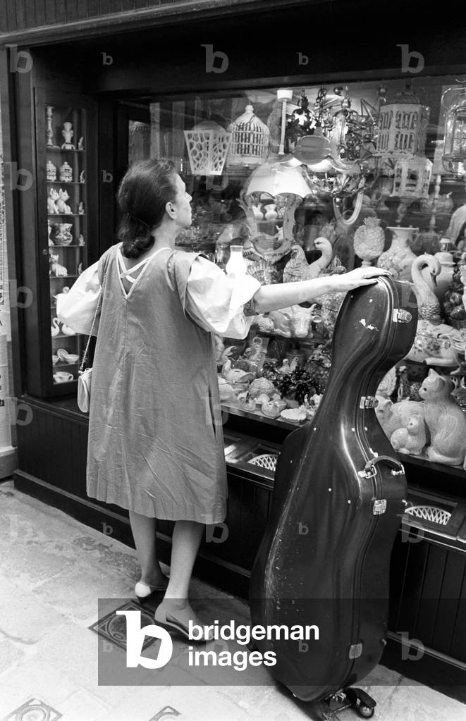 Galina Pavlovna Vishnevskaya watching a shop window