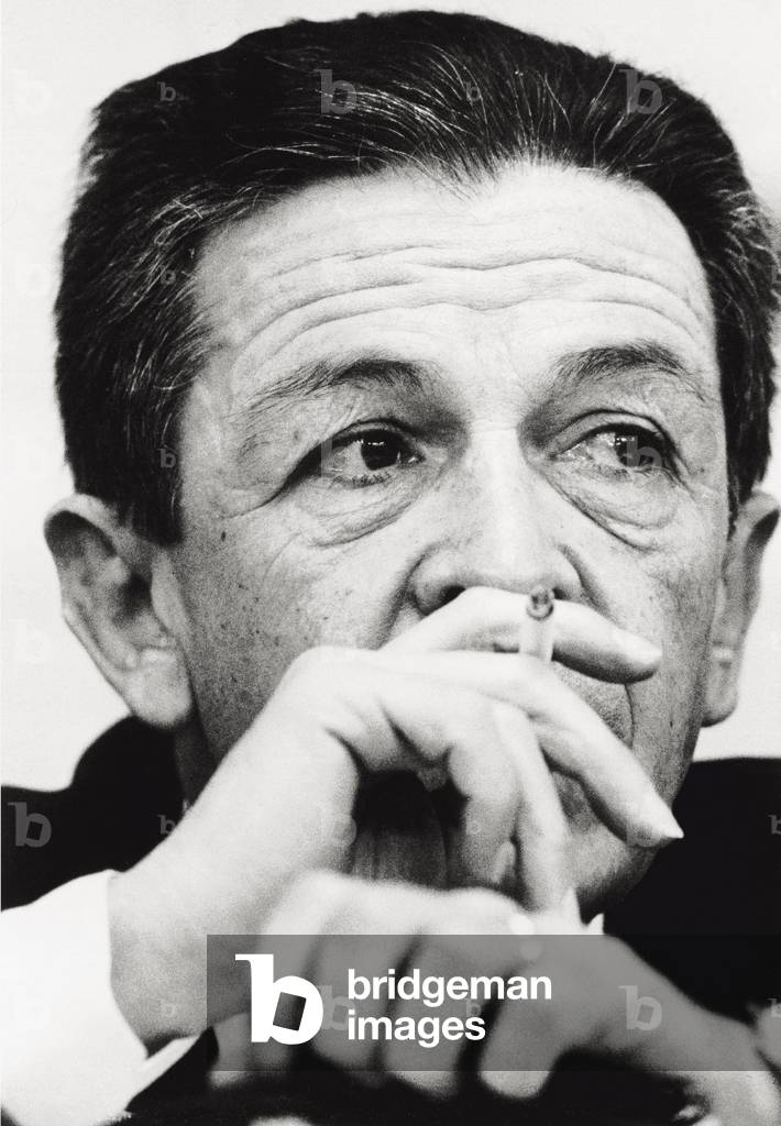 Enrico Berlinguer smoking