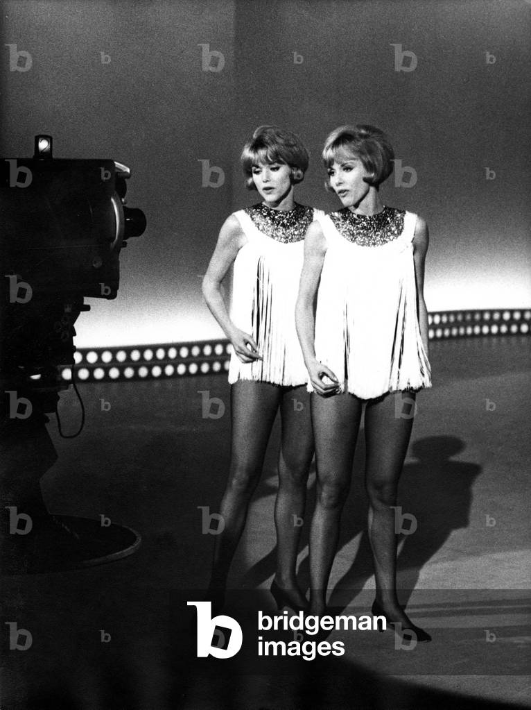 Alice Kessler and Ellen Kessler in a TV studio