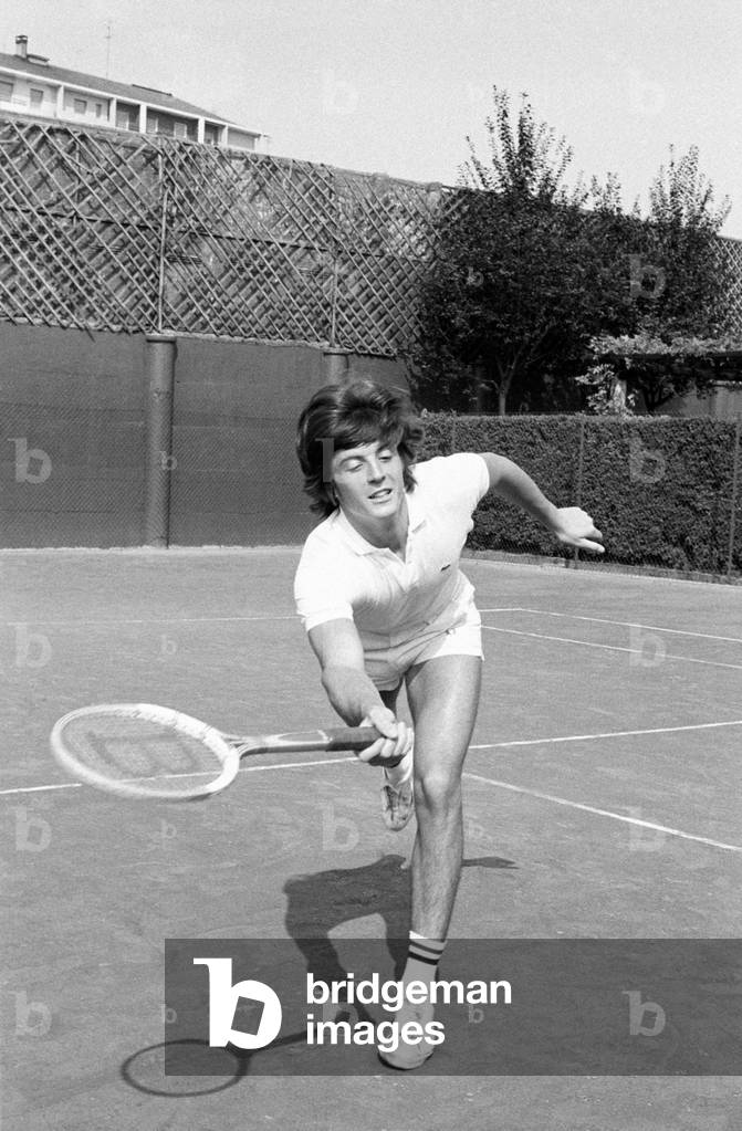 Adriano Panatta running playing tennis