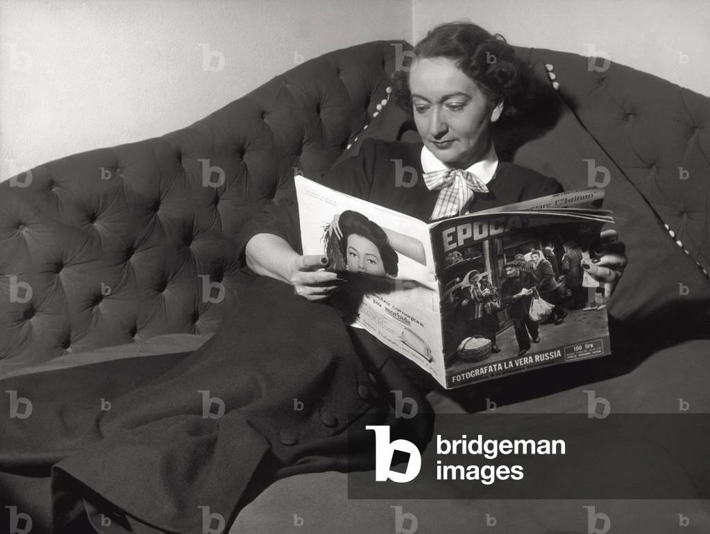 Alba de Céspedes reads Epoca