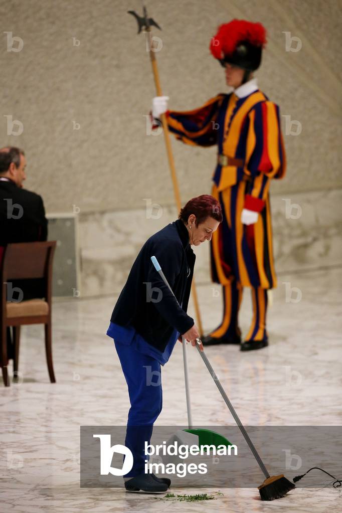 News story: the backstage of Vatican City, Vatican, 2010 (photo)