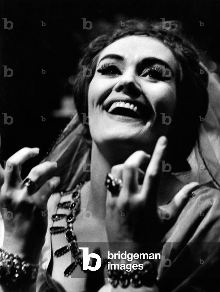 A smiling Joan Sutherland