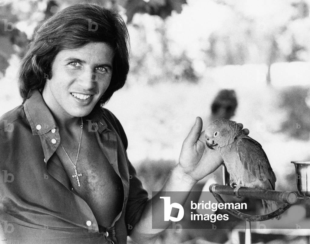 Sandro Giacobbe with a parrot