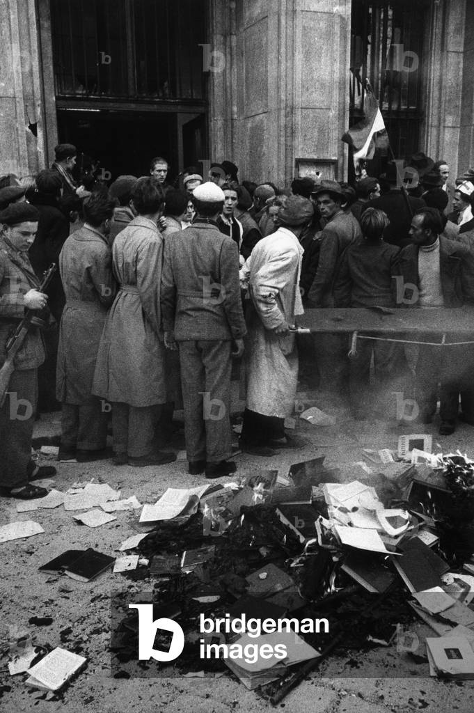 Fires to burn books in Budapest
