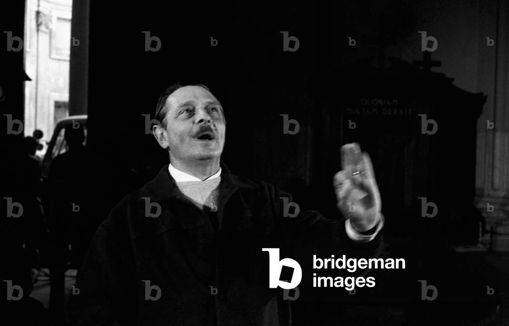 Alessandro Blasetti gesticulating on the set of Me, Me, Me... and the Others