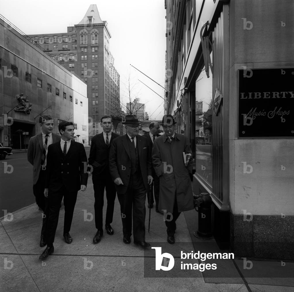 Harry Truman walking with some collaborators, New York, United States