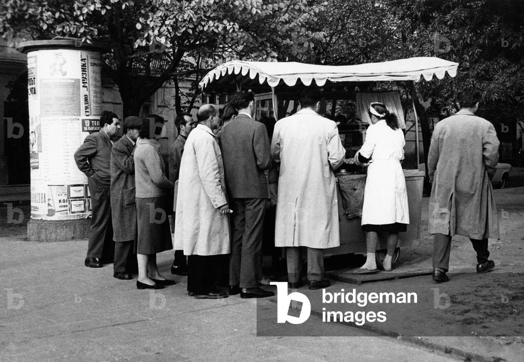 A pastry cook's kiosk in Sofia, 1961 (b/w photo)