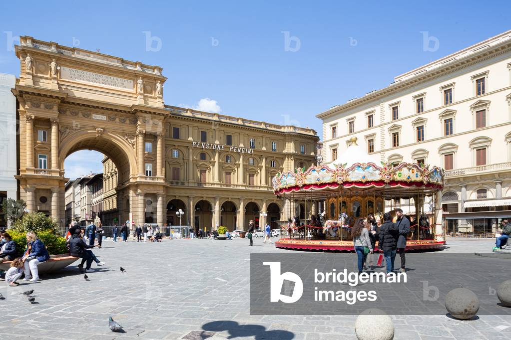 Piazza della Repubblica, Florence, Italy (photo)