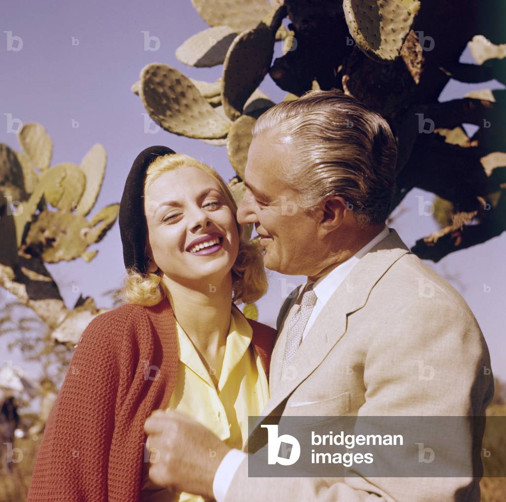Vittorio De Sica and Sandra Milo on the set of La donna che venne dal mare, Italy, 1957 (photo)