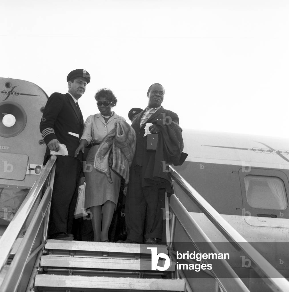 Louis Armstrong with his wife at the Ciampino Airport, Ciampino, Italy, 1959 (b/w photo)