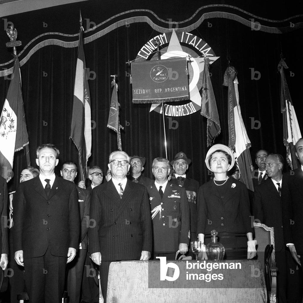 Giovanni Gronchi poses with his wife and some authorities