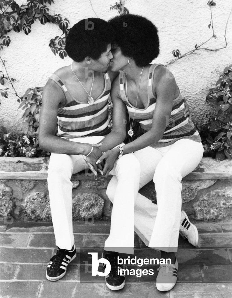 Lola Falana and Feliciano Tavares kissing