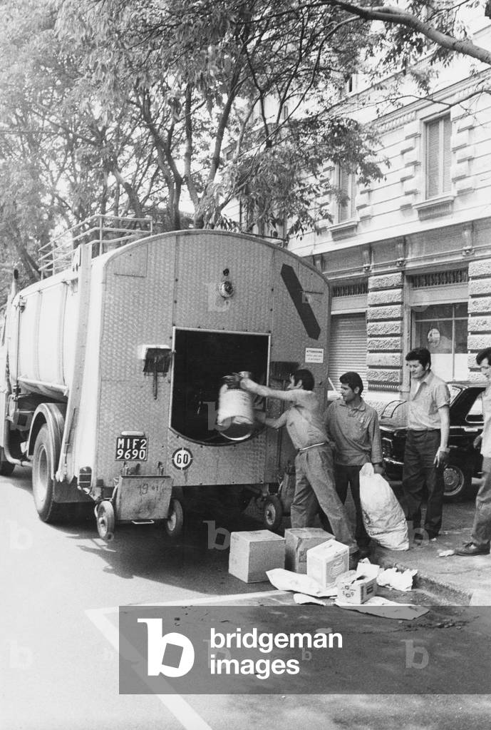 Dustmen at work, Milan, 1974 (b/w photo)