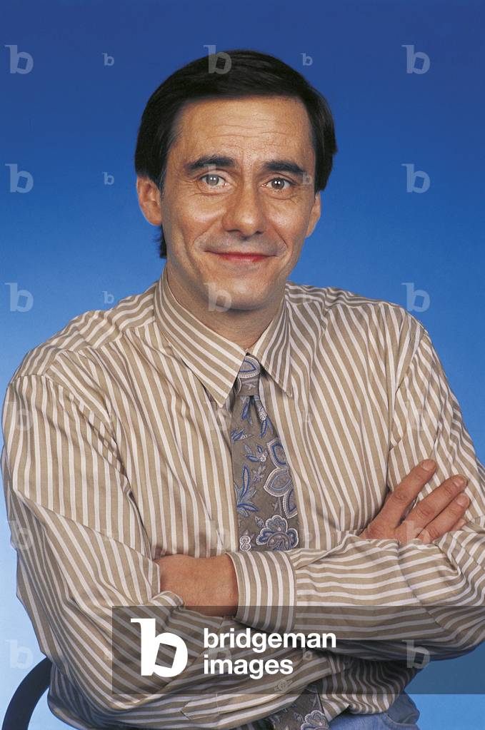 Roberto Vecchioni with folded arms