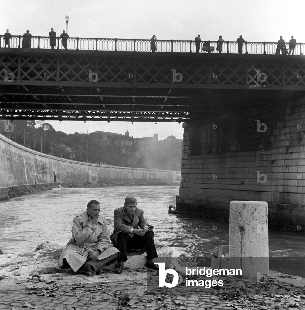 Valerio Zurlini having a break with Jaques Perrin on the set of the film 