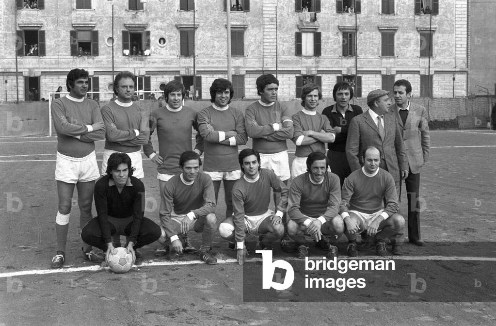 Little Tony, Enzo Cerusico, Franco Interlenghi, Pier Paolo Pasolini and Franco Citti wearing football suits, Italy, 1974 (b/w photo)