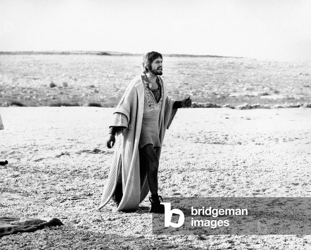 Giulio Brogi on the seashore dressing the part of Aeneas