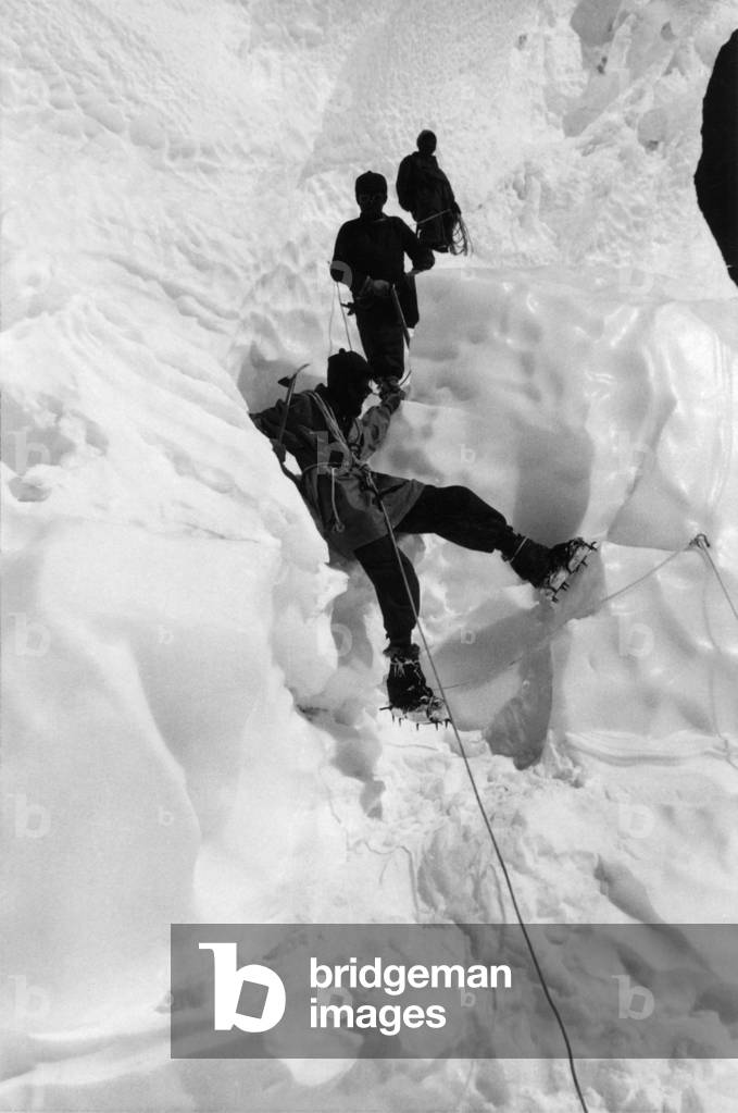 Alpinists on the Khumbu glacier