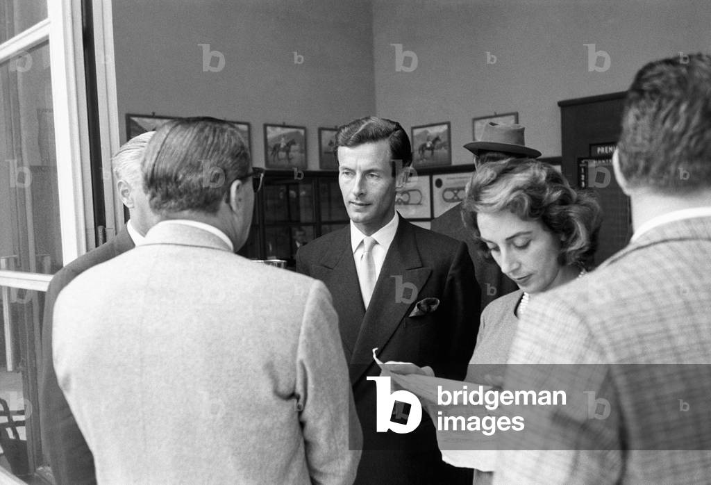 Peter Townsend chatting with other men