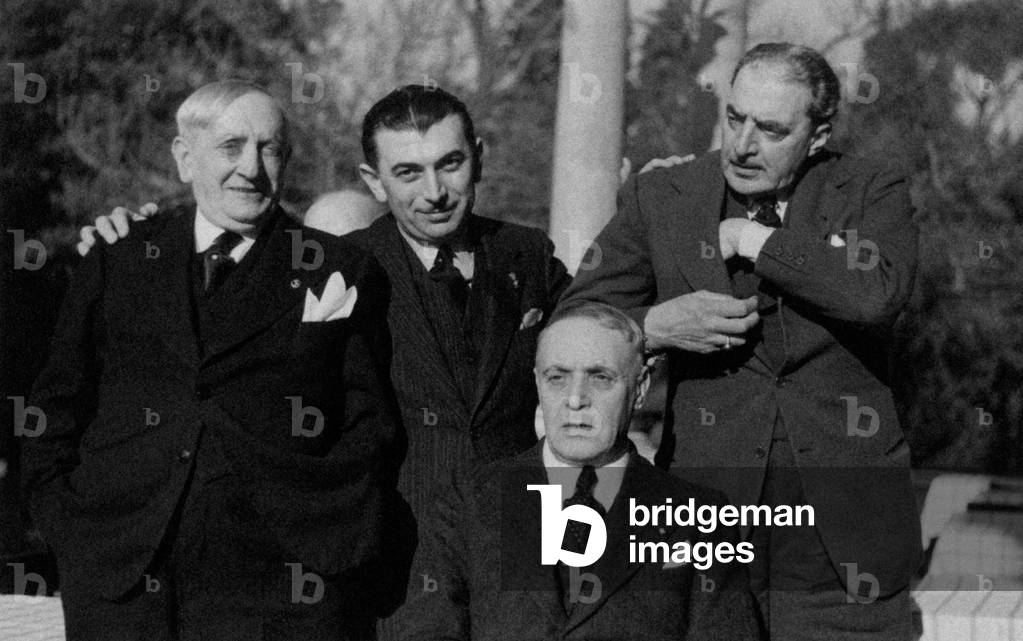 Lucio D'Ambra, Bruno Mondadori, Guido Milanesi and Trilussa posing for a picture