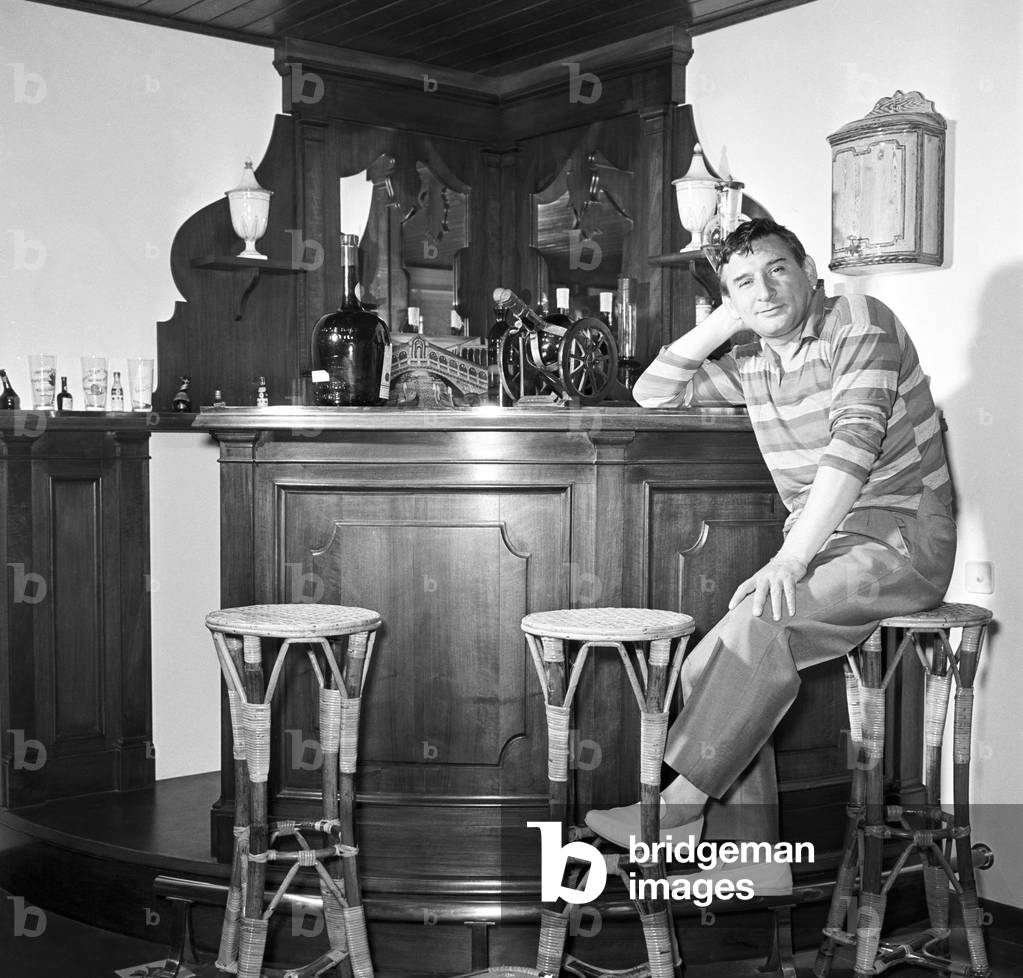 Renato Rascel posing, Italy, 1957 (b/w photo)
