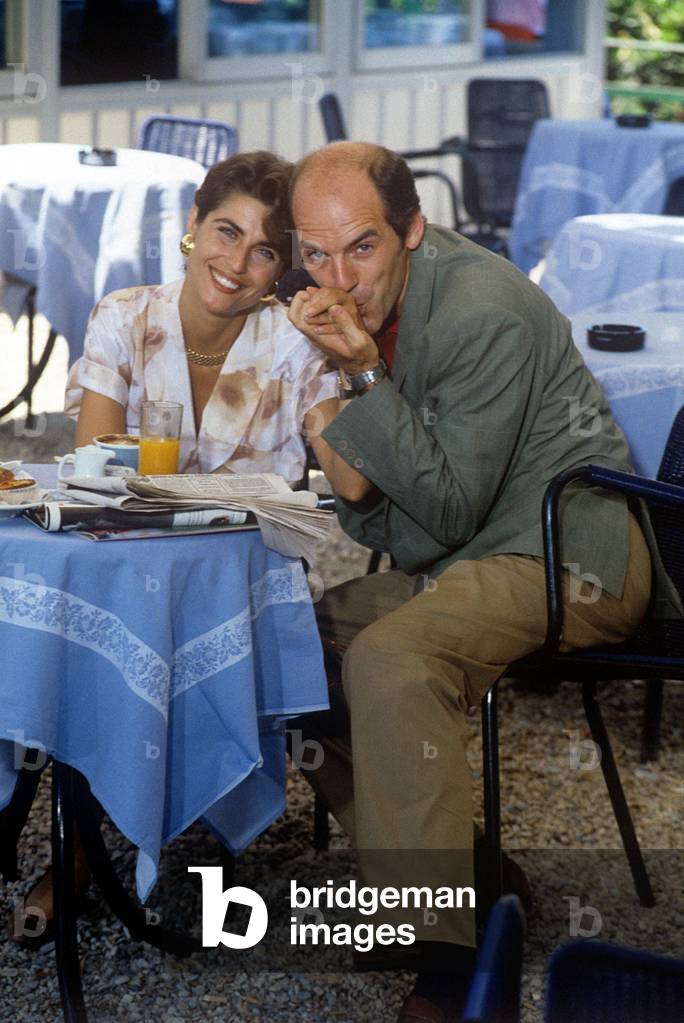 Gabriella Saitta and Maurizio Fardo seated at an outdor café