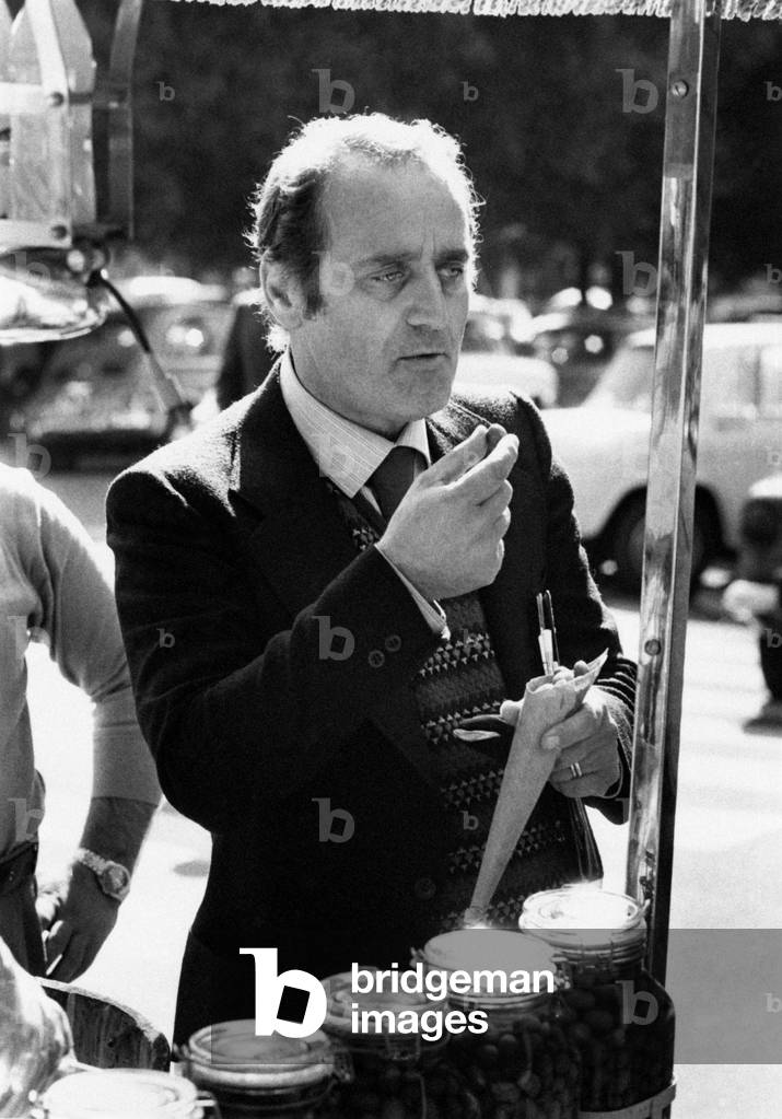 Renato De Carmine eating olives, Rome, Italy, 1971