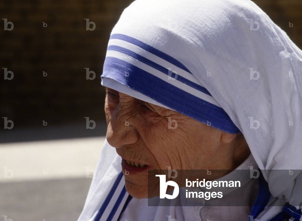 Foreground of Mother Teresa of Calcutta, Vatican, 1980 (photo)