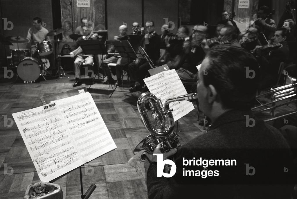 The orchestra of the Sanremo Song Festival is rehearsing 'Nessuno mi può giudicare' by Caterina Caselli, 1966 (b/w photo)