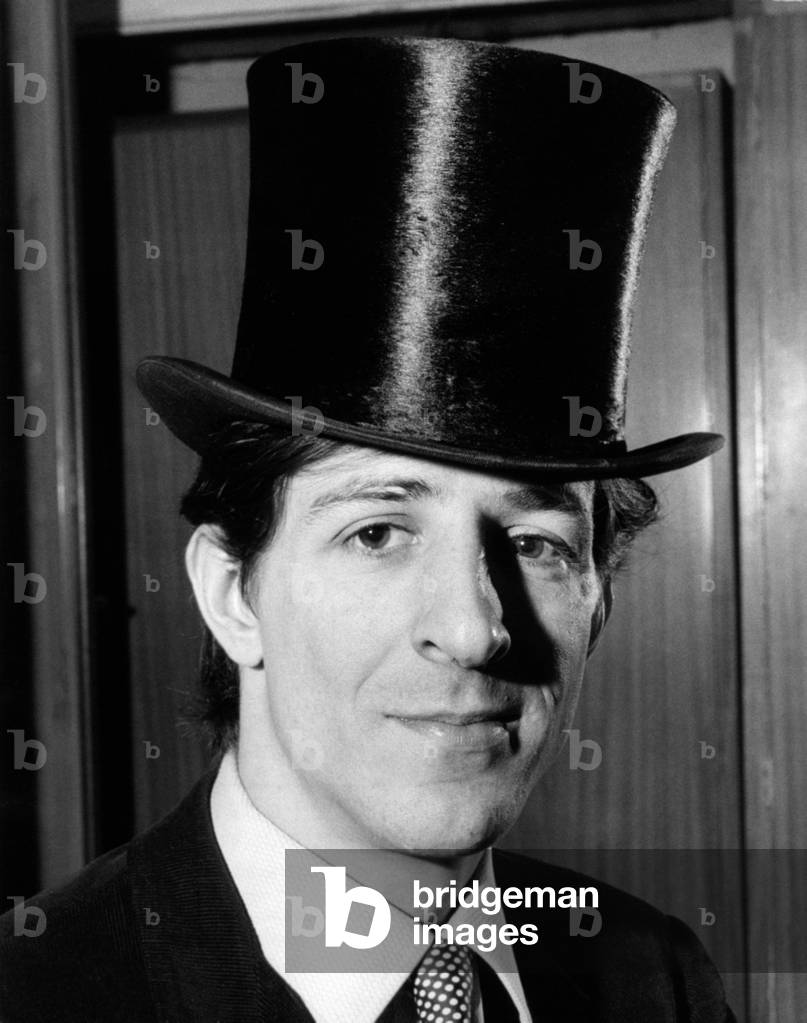 Giorgio Gaber with a top hat