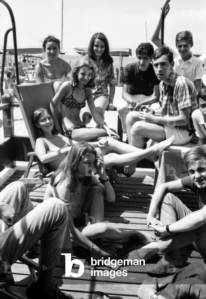 Boys and girls spending holidays in Forte dei Marmi, Forte dei Marmi, Italy