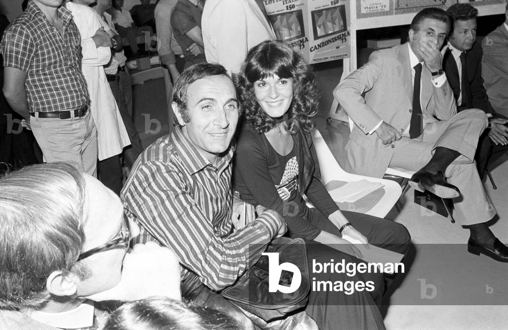 Italian TV host Pippo Baudo with Mita Medici during the press conference presenting TV show 'Canzonissima', Italy, 1973 (b/w photo)